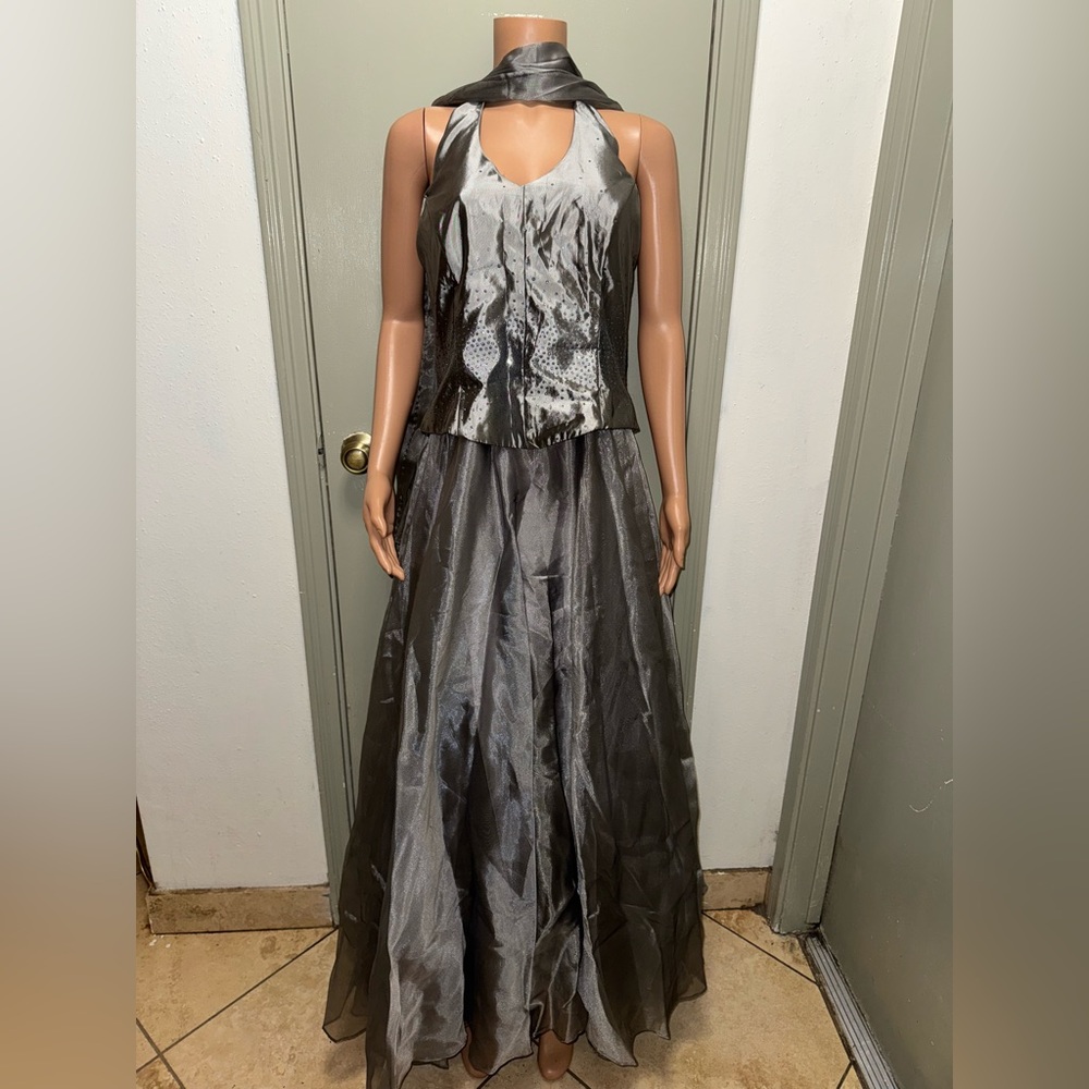 Elegant Gray Halter Top Dress with Chiffon Bottom